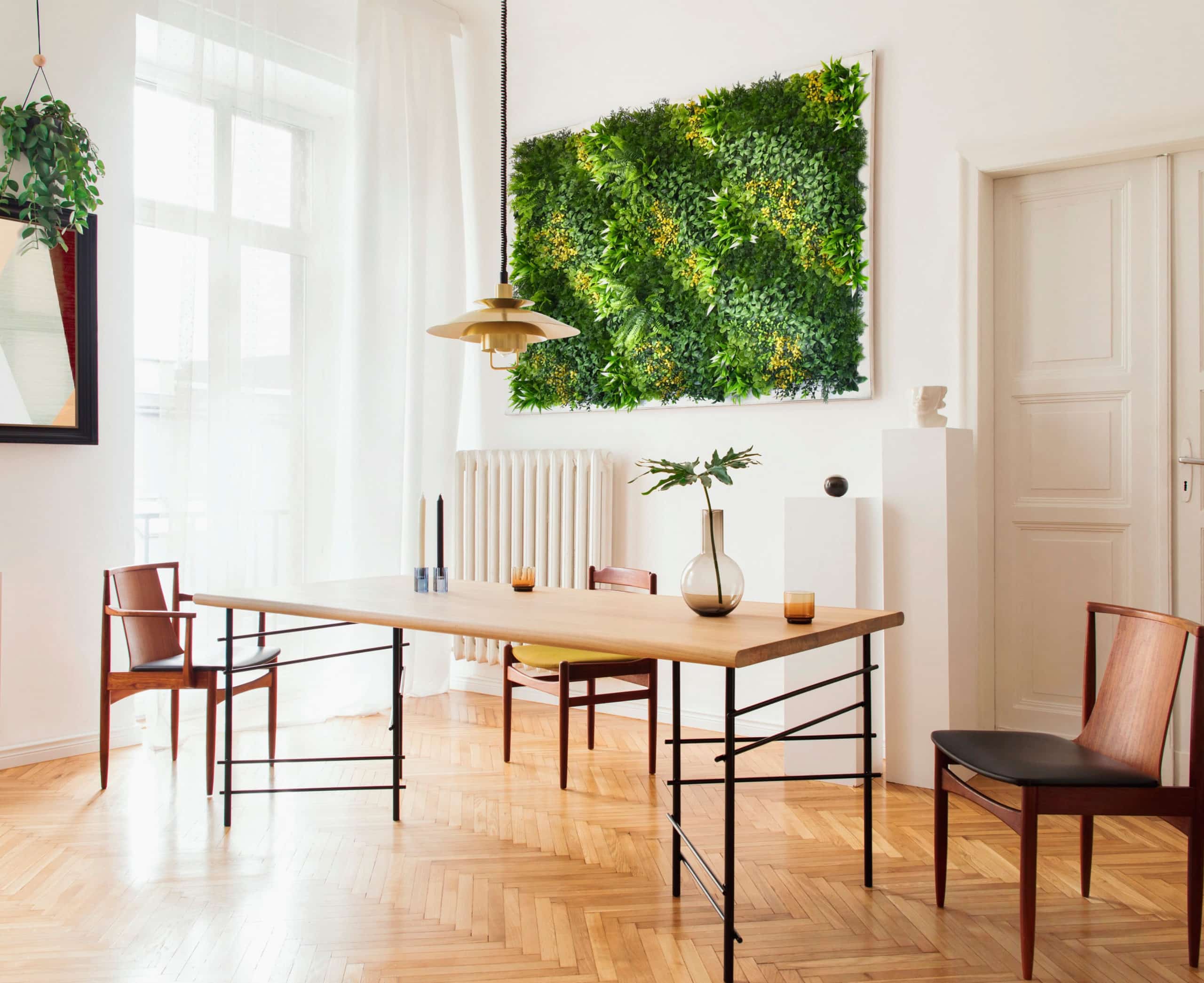 Interior decorado con un Jardín Vertical Artificial.