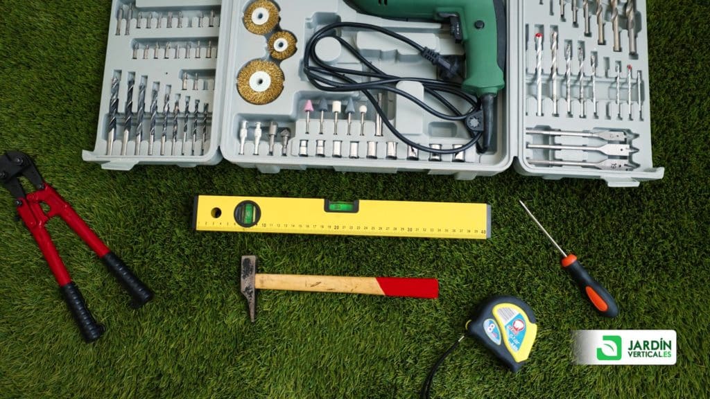 Herramientas necesarias para la instalación de jardines verticales.
