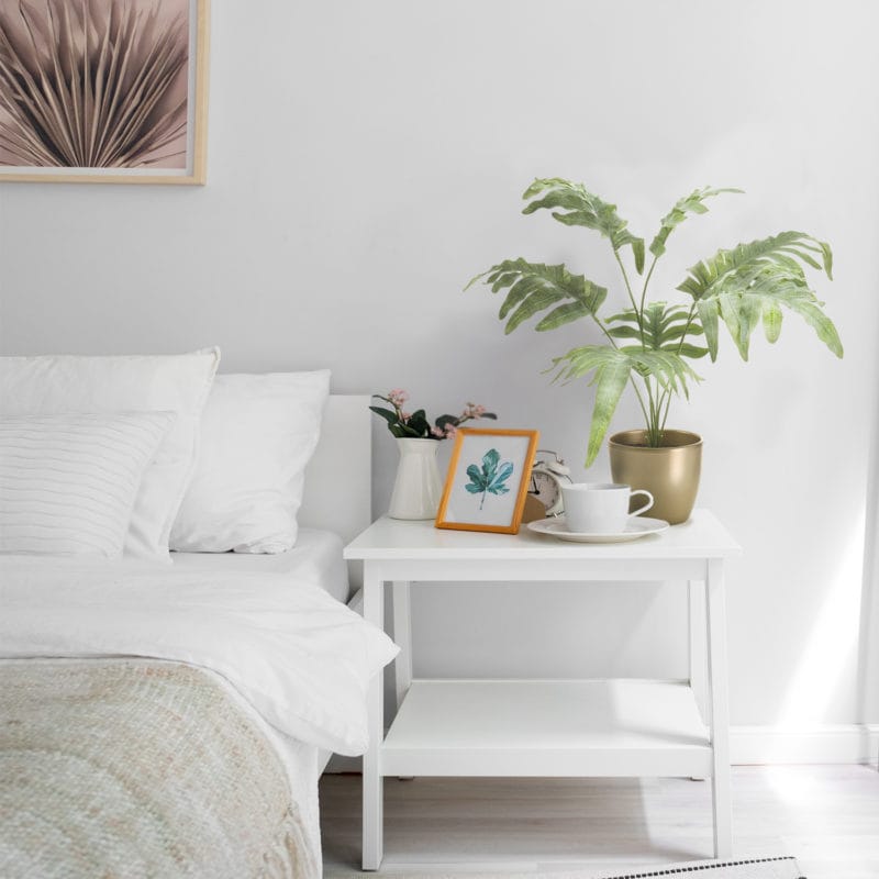 Decoração com planta artificial de samambaia flebódio