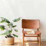 Decoración con planta artificial monstera