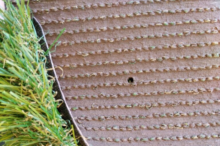 Agujeros de drenaje del césped artificial